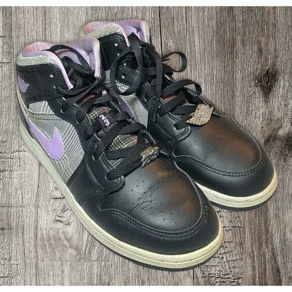 Nike Air Jordan houndstooth black lilac sneakers. Size US 7Y